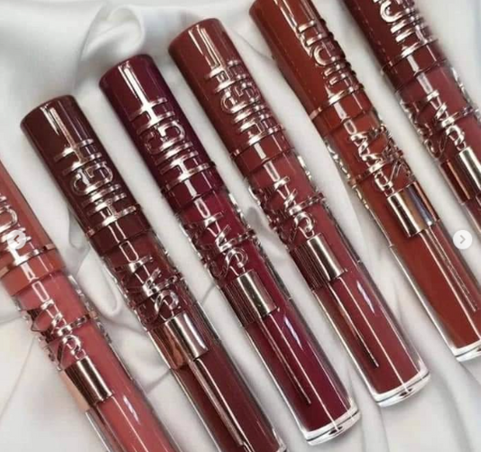 OBSEQUIO LABIAL [CHICAS EMPIRE]